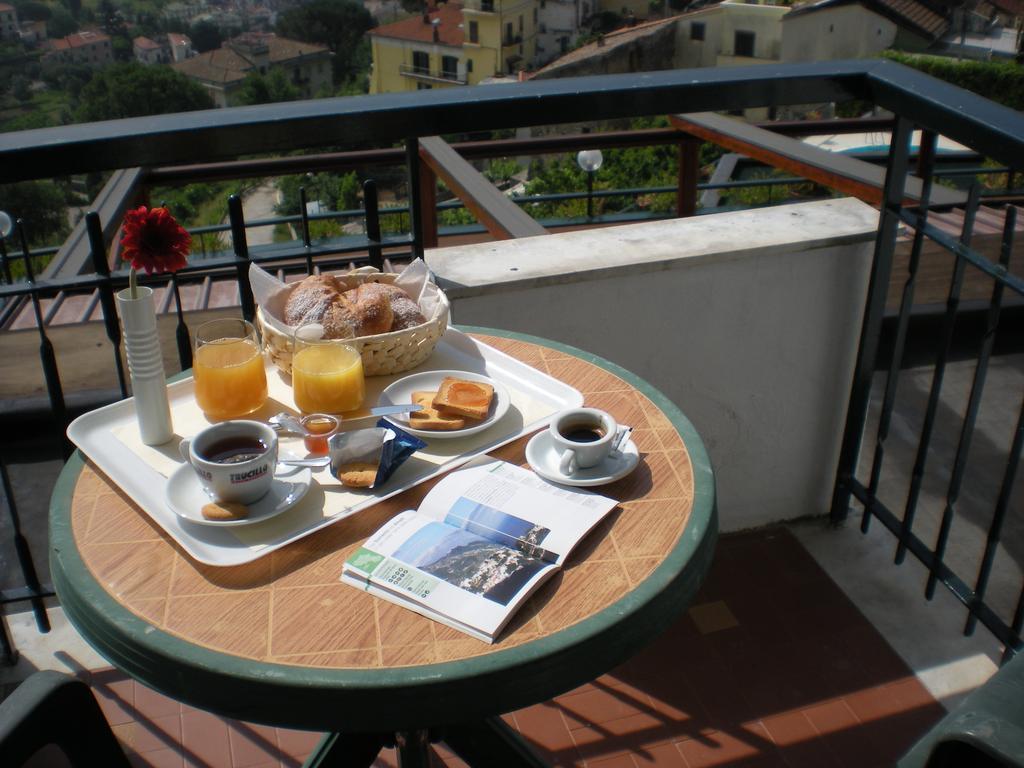 Hotel Pineta Ristorante Castello Cava deʼ Tirreni Værelse billede